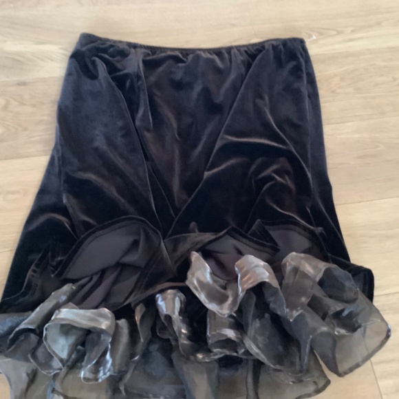DONNA Velvet Skirt with flounce detail - XL - Picture 3 of 5